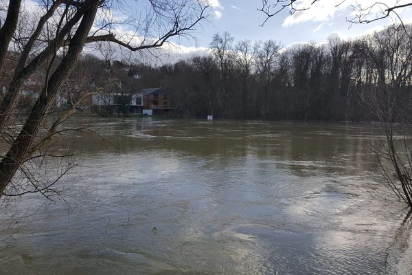 La Marne, à Saint-Maur-des-Fossés, dans le Val-de-Marne, le 1er février 2018.