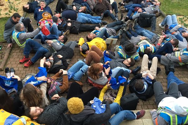 Les ex-GM&S ont décidé d'occuper la mairie de La Souterraine (Creuse) le 15 mars 2019