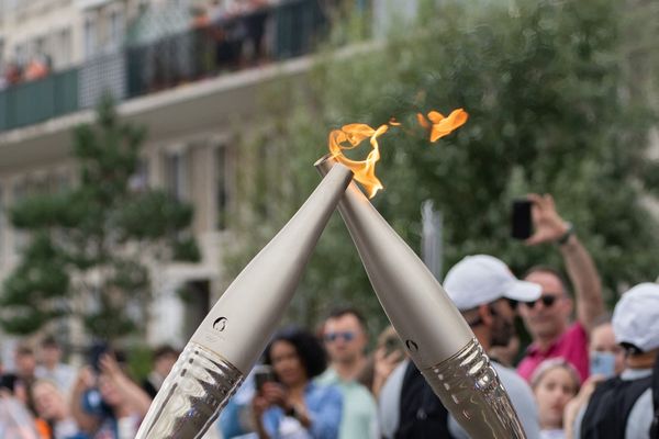 La flamme parcourra 30 km ce lundi 15 juillet à Paris.