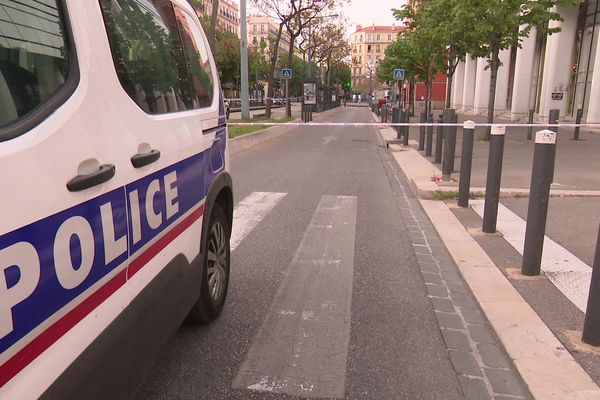 Une quinzaine de douilles de 7.62 et 9 mm ont été découvertes à proximité du corps, après une fusillade dans le quartier de la Joliette dans la nuit de dimancheà lundi.