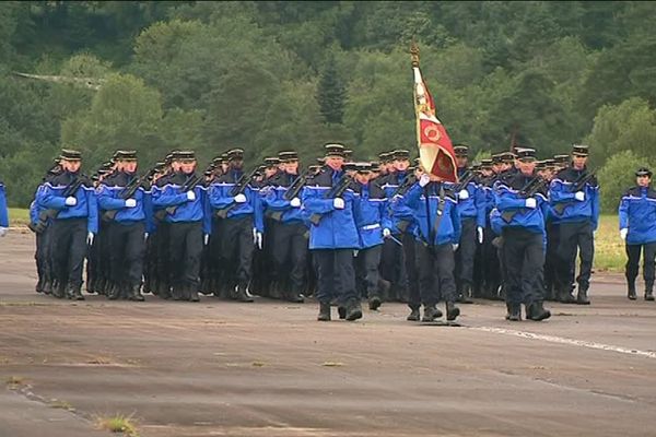 Le 14 juillet, ces 80 élèves de la 6ème compagnie de l'école des sous-officiers de la Gendarmerie de Tulle passeront de l'aérodrome d'Egletons aux Champs-Élysées !