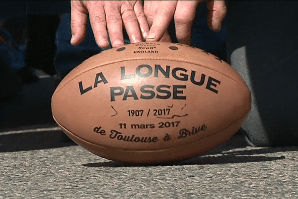 Le ballon de la longue passe