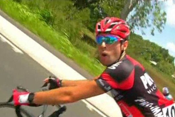 En Guadeloupe, les coureurs de la Team Pro Immo Nicolas Roux ont un petit peu chaud