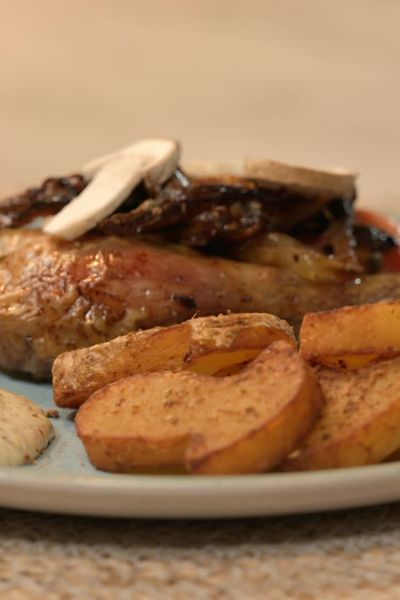 Le délicieux poulet frites sauce à l'ail proposé par Jean-Baptiste pour C'est Succulent !