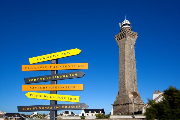 Le Phare d'Eckmühl sur le port de Saint-Pierre à Penmarch - Finistère