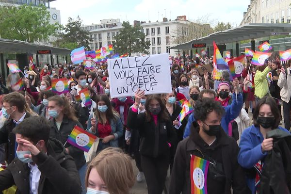 La marche de l'égalité contre l'homophobie et la transphobie à Orléans le samedi 15 mai 2021.