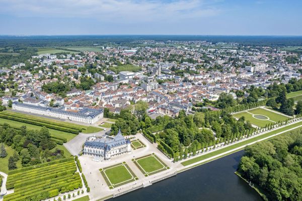 Vue aérienne de la ville et du château de Rambouillet