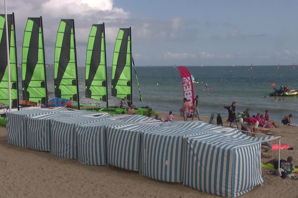 Depuis 2017, le groupe Veolia est devenu le gestionnaire de plage de La baule