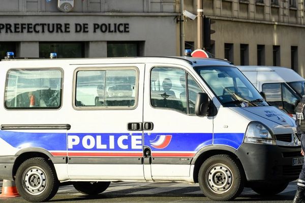 Selon la préfecture de police de Paris, violences et cambriolages sont en hausse dans la capitale.