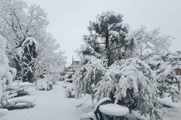 La neige est tombée en abondance dans l'Aveyron, comme ici à Baraqueville, ce jeudi 11 janvier 2024 et sur une partie du Tarn.