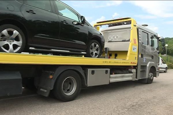 De nombreux touristes tombent en panne sur les axes routiers principaux