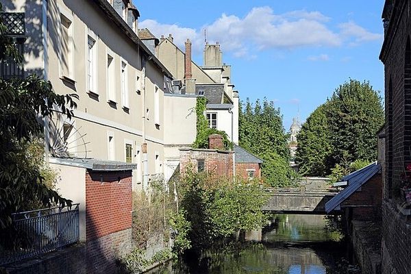 Ciel assez lumineux sur l'Eure et l'Orne à l'avant des pluies