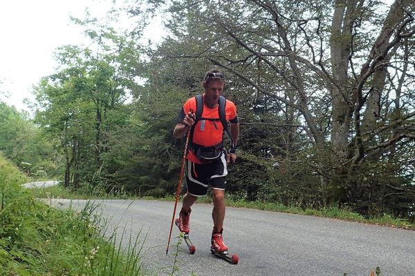 Alain Bohard, moniteur de Ski de 53 ans dans le Jura, a traversé la France en vélo, Kayak et Ski jusqu'à Saint-Nazaire