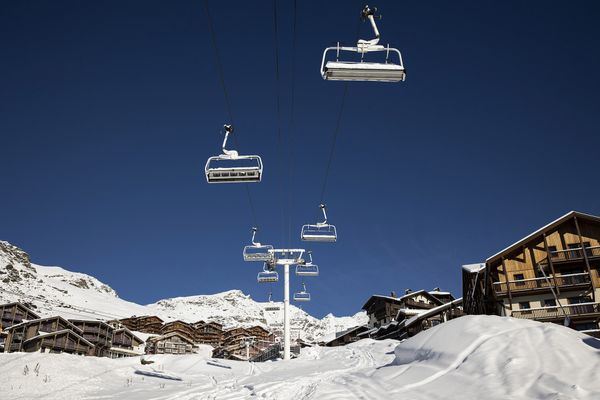 La station de ski de Val Thorens, quasiment déserte suite à la décision du gouvernement de fermer les remontées mécaniques pour lutter contre la pandémie Covid 19.