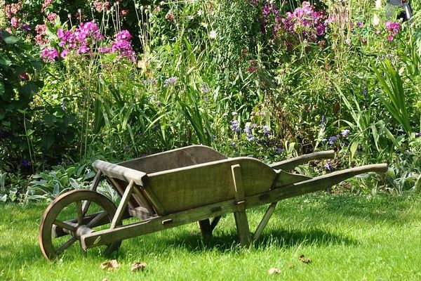 A Sancé, en Saône-et-Loire, aucun pesticide n’est utilisé dans l’entretien des espaces verts et de la voirie. 