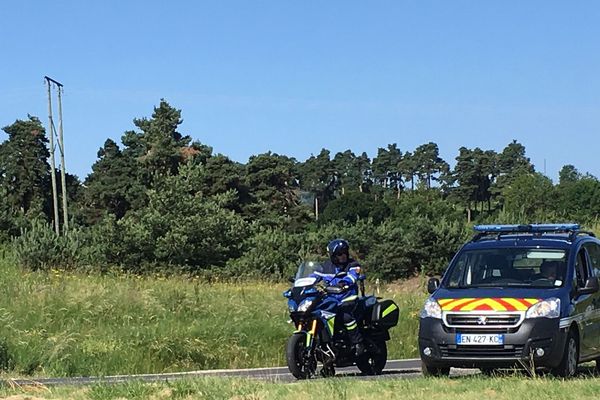 Lundi 2 juillet, dès 10h au bord de la RN88 entre Costaros et le Puy-en-Velay, en Haute-Loire, les gendarmes étaient sur le pont. 