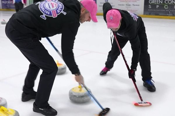 Les curlers s'entraînent chaque dimanche matin à la patinoire Ice Arena de Metz