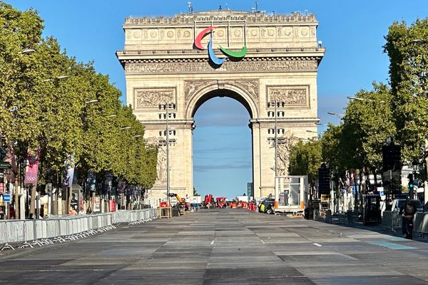 Les estrades sont déjà en cour d'installation sur les Cahmps-Elysées, où se déroulera ce 14 septembre la Parade des athlètes.