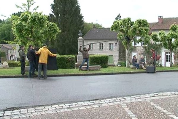 Claude Gensac est l'une des comédiennes du téléfilm "Mon cher petit village"