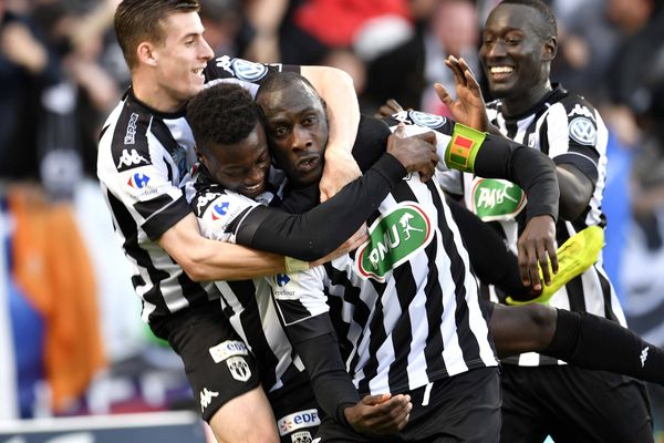 Cheikh N'Doye, capitaine adulé après son but salvateur en fin de rencontre.