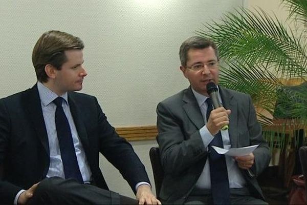 Guillaume Larrivé et Emmanuel Bichot lors d'une réunion publique, jeudi 27 juin 2013.