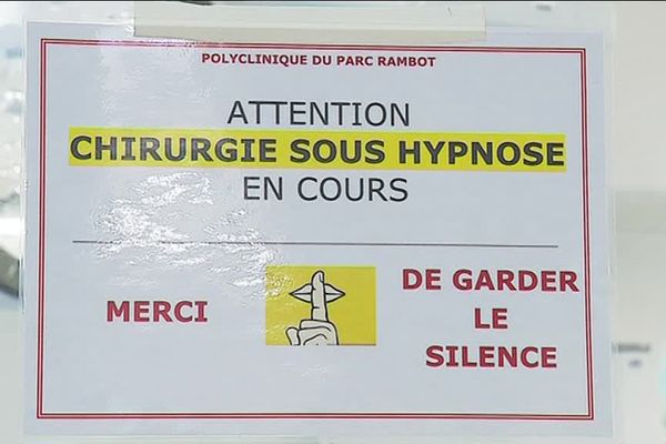 Plus un bruit dans le bloc lorsque l'opération chirurgicale se pratique sous hypnose.