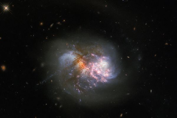 Deux galaxies entrent en collision dans la constellation de la Baleine. Image prise par le télescope spatial Hubble.