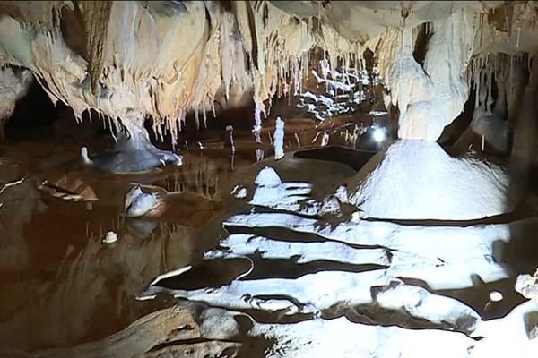 Le nombre de visiteurs de la grotte double pendant les fortes chaleurs estivales. 