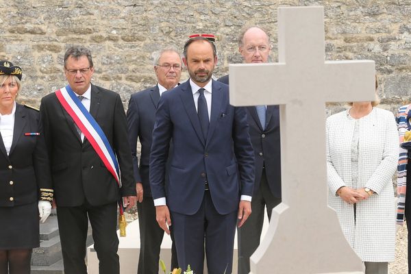 Le Premier ministre s’est rendu au cimetière de Colombey pour se recueillir sur la tombe du général de Gaulle.