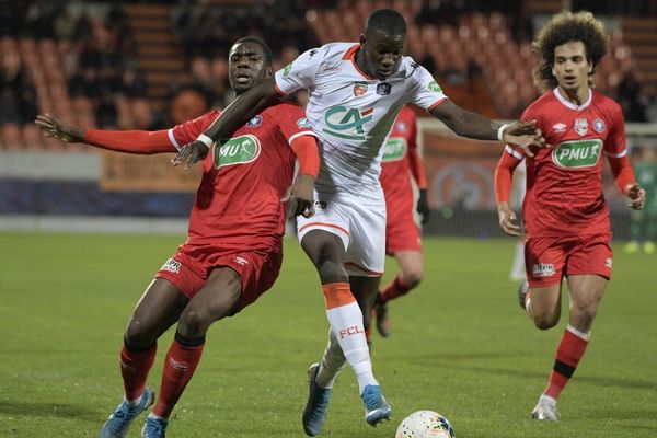 Le Lorientais Yann Kitala face aux Guingampais lors le 7ème tour de la Coupe de France de football, samedi 16 novembre 2019 au stade du Moustoir de Lorient.