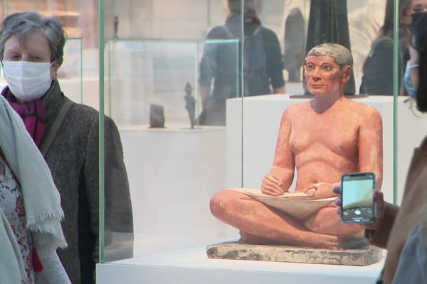 Le Scribe accroupi avait été prêté au Louvre-Lens en février 2022.