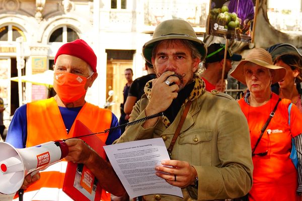 Une action visant à dénoncer le greenwashing de certaines entreprises aura lieu pour la première fois à Strasbourg, après d'autres opérations du même genre, comme ici à Marseille au mois de septembre.