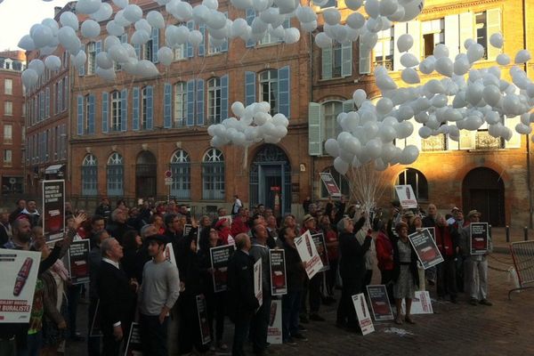 Les buralistes ont lancé 1041 ballons, comme 1041 bureaux de tabac fermés en France en 2014