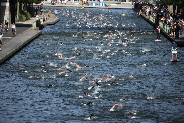 Près de Paris, près de 1500 nageurs avaient nagé à la mi-juin dans le bassin de la Villette et le canal de l'Ourcq pour ouvrir l'édition 2017 de l'Open Swim Stars.