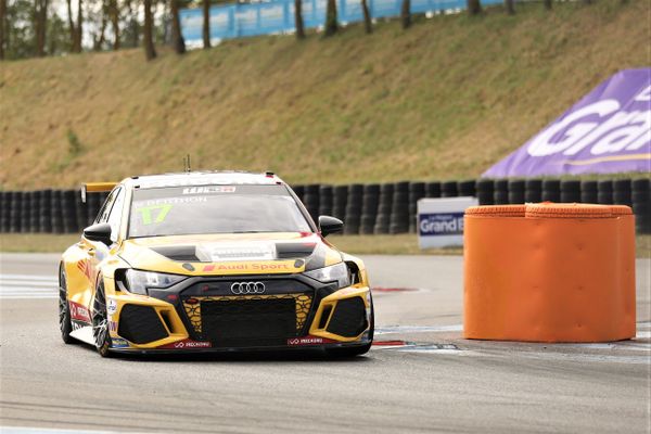 Le Français Nathanaël Berthon sur le circuit de l'anneau du Rhin