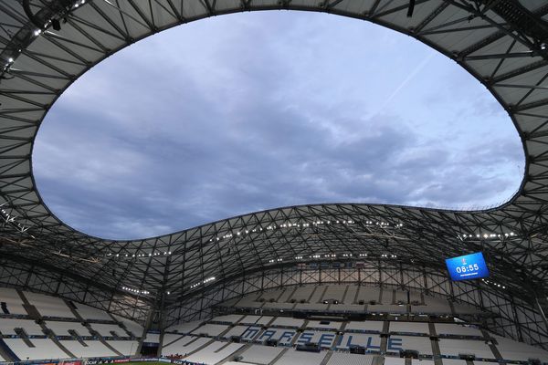 Tout est fait pour que les supporters russes et anglais ne se croisent pas en se rendant au stade Vélodrome. 