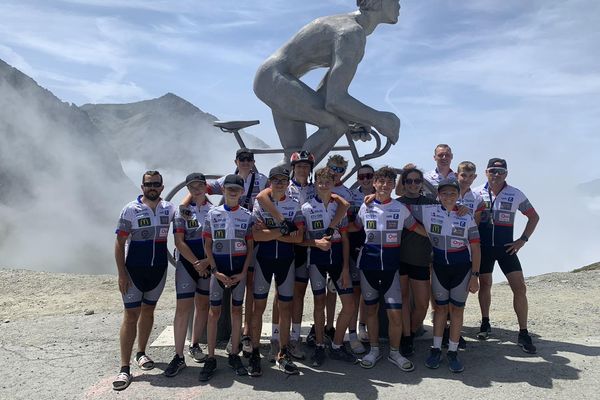 Pendant deux semaines, ces 11 jeunes coureurs ont parcouru 800 kilomètres, du nord au sud, jusqu’à Bilbao en Espagne, en passant par le mythique col du Tourmalet.