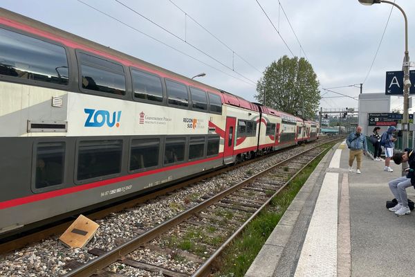 Plusieurs trains supprimés et des retards ce vendredi matin sur les TER ZOU suite à des travaux durant la nuit en gare de Nice.