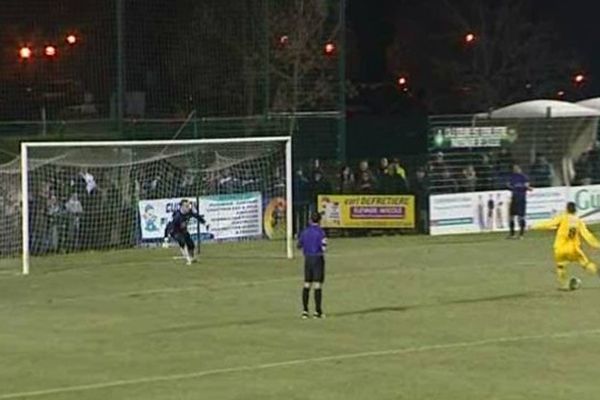 C'est le héros du soir. Jean-Christophe Colard, le gardien de l'AS Yzeure, a réussi à arrêter 2 tirs aux buts sur 5. Grâce à lui, Yzeure est en 32èmes de finale.