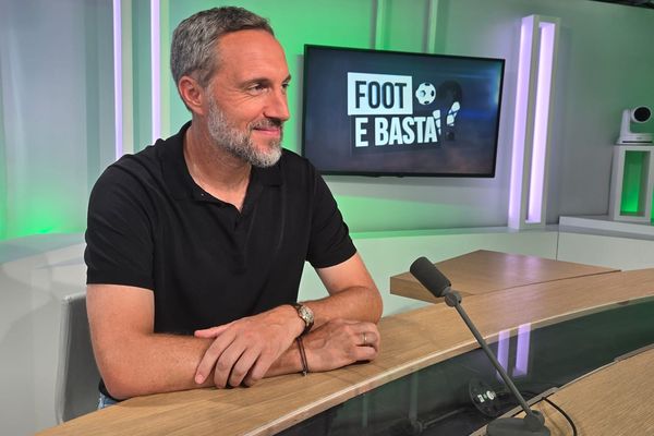 Benoît Tavenot, entraîneur du SCB, sur le plateau de Foot è Basta ?.