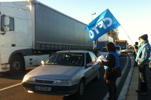 Le barrage mis en place par les routiers à Nantes