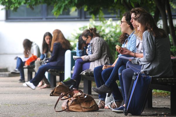 Sans inscription à la faculté, cinq étudiants étrangers vont perdre leur titre de séjour.