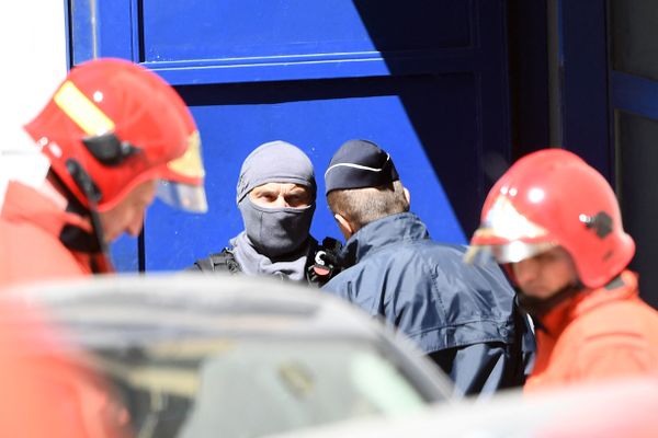 Les hommes du RAID lors de l'interpellation des deux jeunes djihadistes à Marseille le 18 avril 2017.