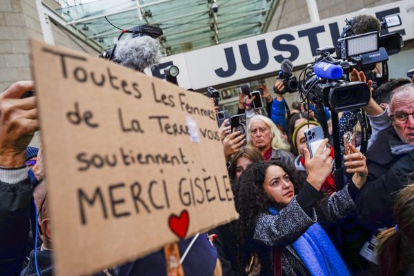 En tout, près de 180 médias étaient accrédités pour le verdict du procès.