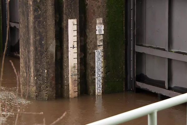 Quatre départements des Pays de la Loire en vigilance orange pluie inondation, la circulation perturbée