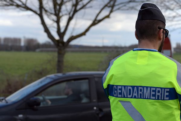 (Archives) Contrôle de gendarmerie à la sortie et entrée de l'autoroute 