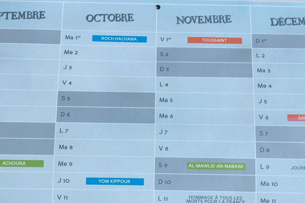 Le calendrier comprend les grandes fêtes religieuses de religions du Livre