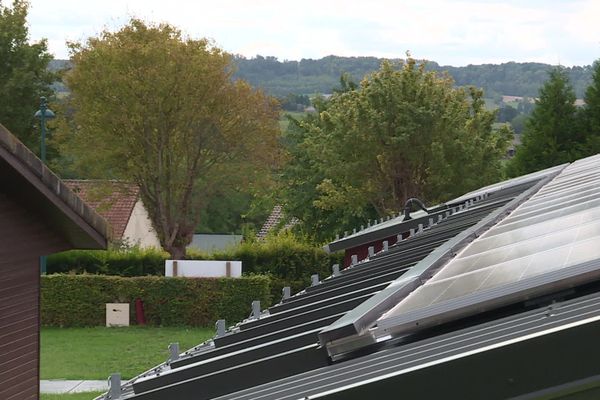 La commune de Mesnières-en-Bray vient d'installer des panneaux photovoltaïques. 