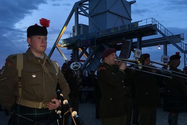 La fanfare de la libération a animé la cérémonie de minuit à Pegasus bridge.