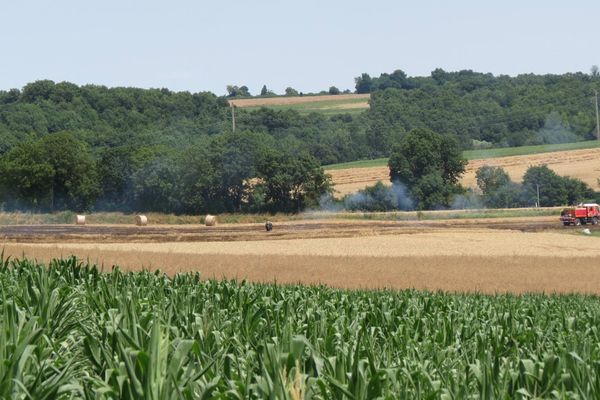 L'incendie de François (79) a pour origine une botteleuse.